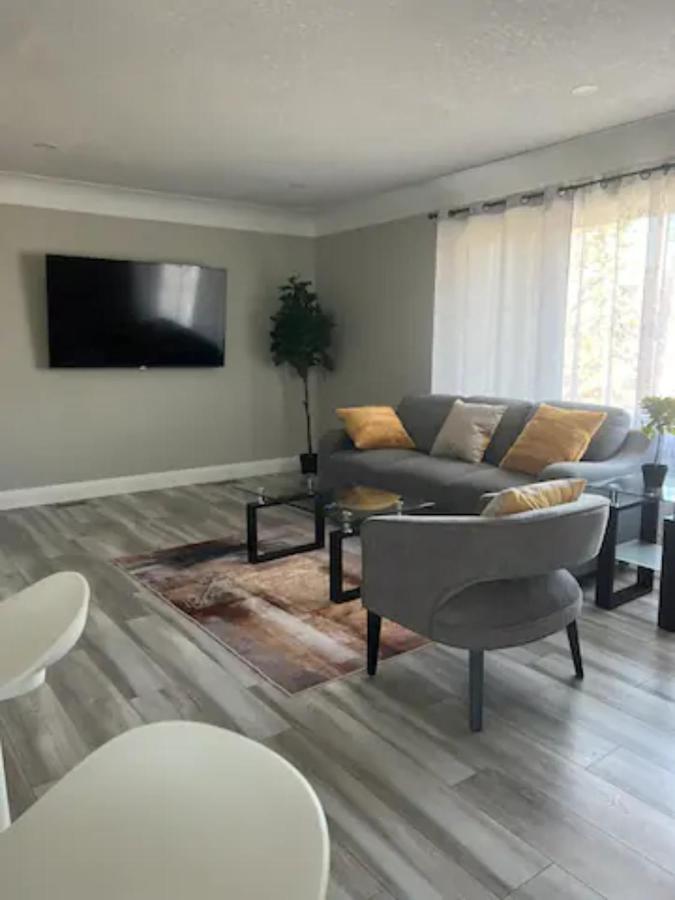 Entire 2 Bedroom Apartment Downtown - U3 Γουότερλου Εξωτερικό φωτογραφία